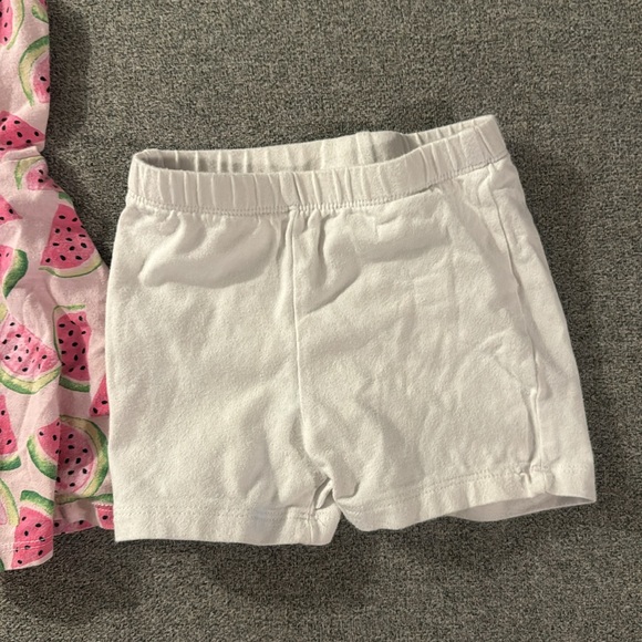 5/$15- The Children’s Place outfit size 18-24 months - Picture 3 of 3